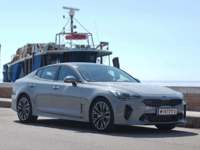 Kia Stinger_Ceramic Silver_Lagune_vo_02